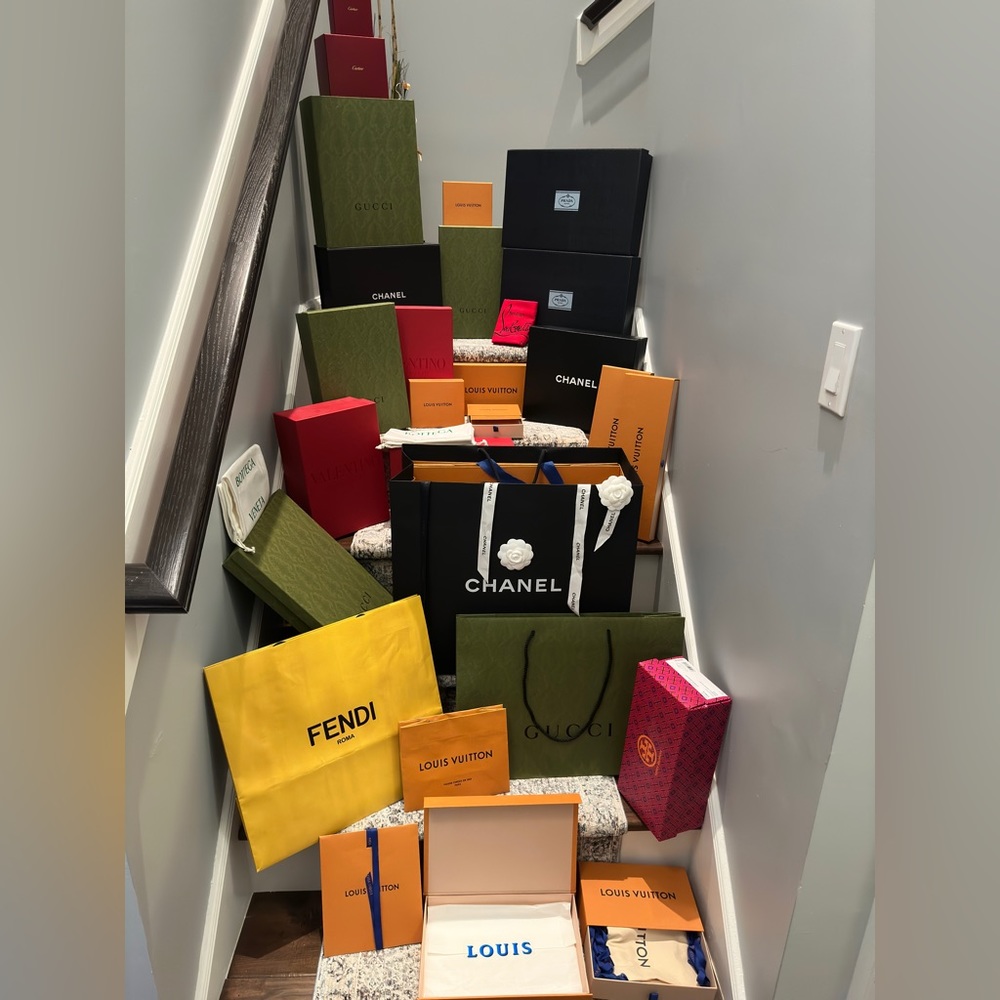 Designer Boxes, Shopping Bags, and Dustbags - Picture 2 of 8